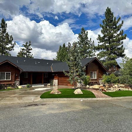 Custom Single Story Cabin With Jacuzzi Pool Table & Big Game Room With Arcade Games Big Bear Lake Exterior foto