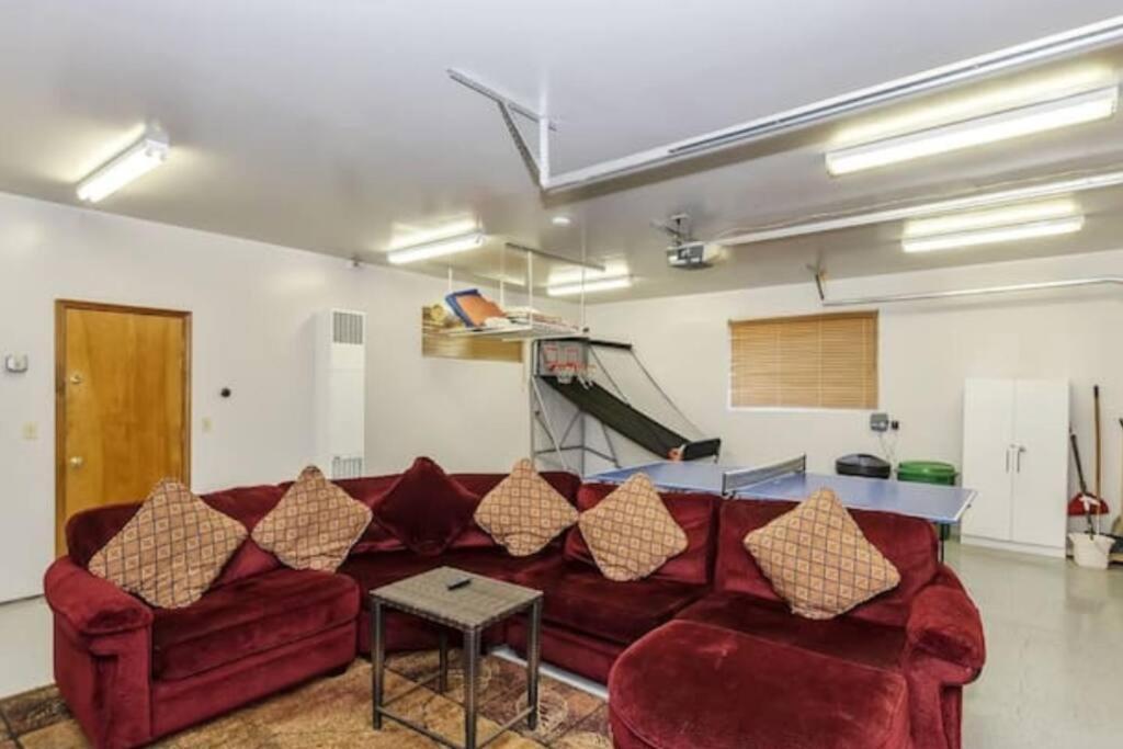Custom Single Story Cabin With Jacuzzi Pool Table & Big Game Room With Arcade Games Big Bear Lake Exterior foto