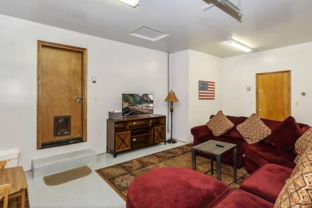 Custom Single Story Cabin With Jacuzzi Pool Table & Big Game Room With Arcade Games Big Bear Lake Exterior foto