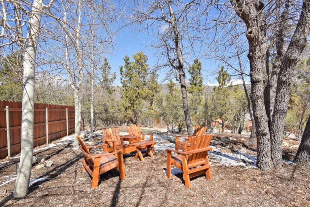 Custom Single Story Cabin With Jacuzzi Pool Table & Big Game Room With Arcade Games Big Bear Lake Exterior foto