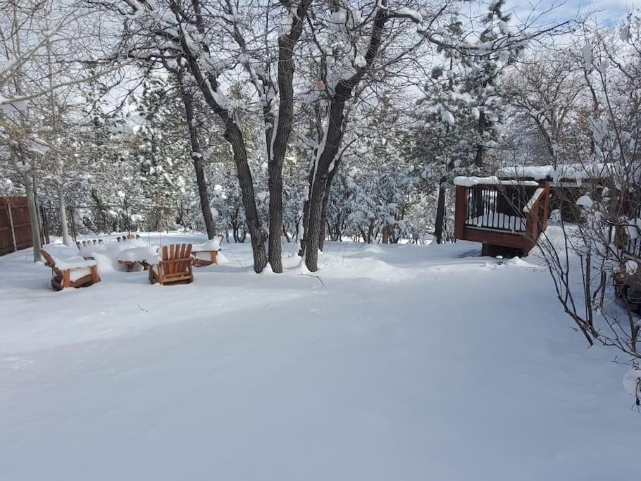 Custom Single Story Cabin With Jacuzzi Pool Table & Big Game Room With Arcade Games Big Bear Lake Exterior foto