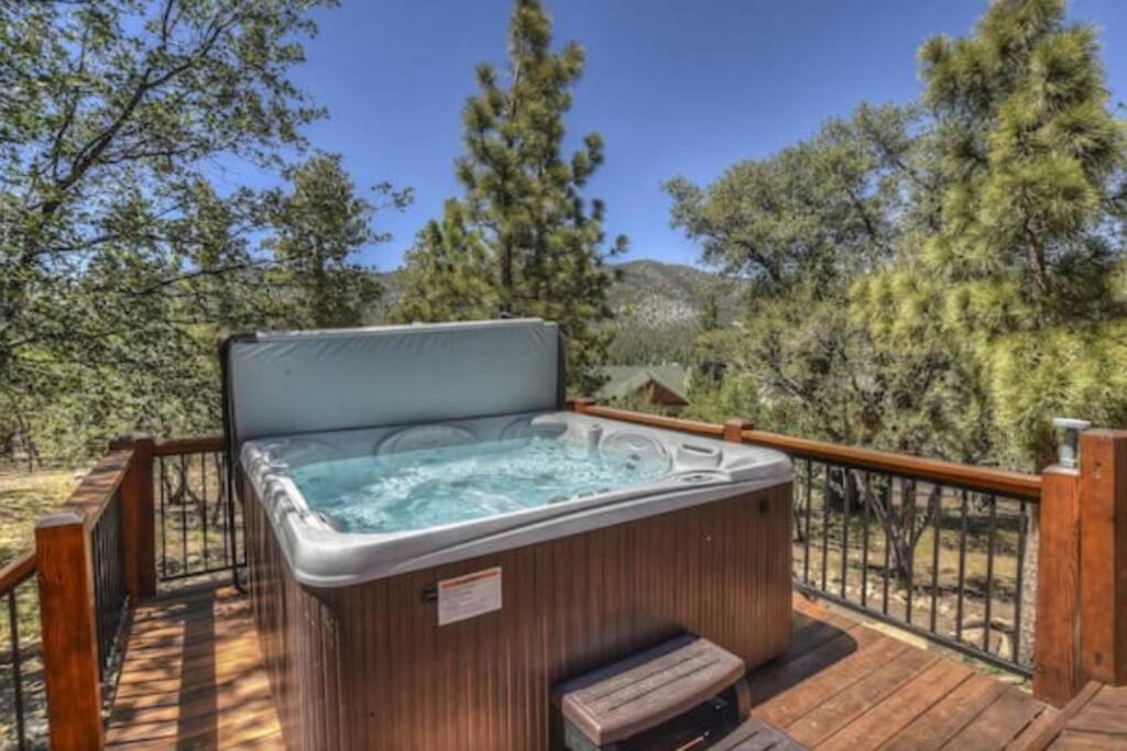 Custom Single Story Cabin With Jacuzzi Pool Table & Big Game Room With Arcade Games Big Bear Lake Exterior foto