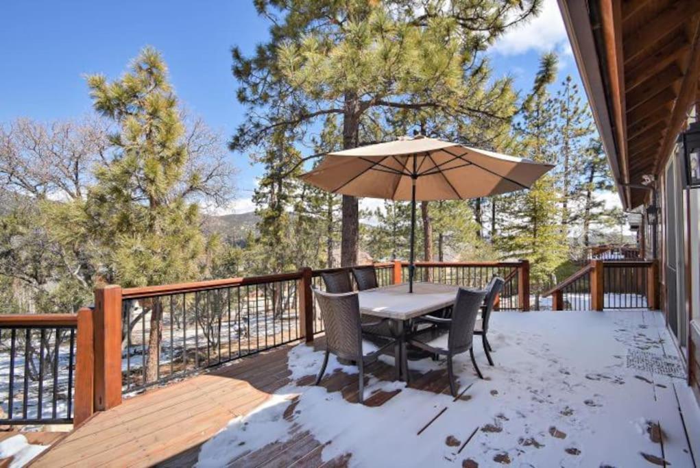 Custom Single Story Cabin With Jacuzzi Pool Table & Big Game Room With Arcade Games Big Bear Lake Exterior foto