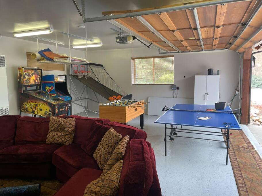 Custom Single Story Cabin With Jacuzzi Pool Table & Big Game Room With Arcade Games Big Bear Lake Exterior foto