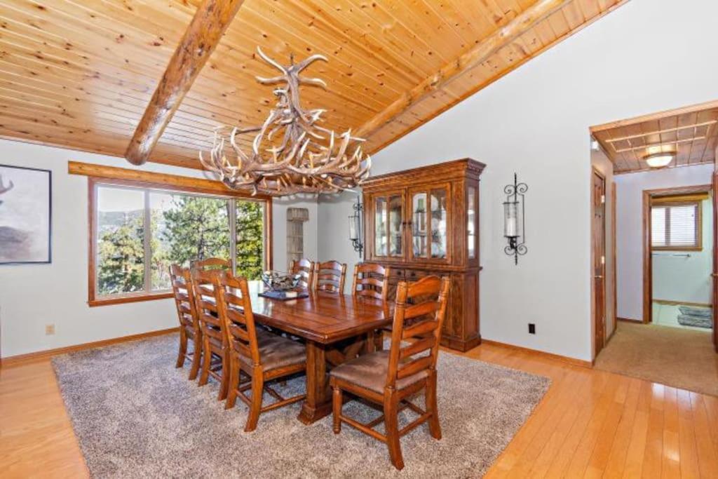 Custom Single Story Cabin With Jacuzzi Pool Table & Big Game Room With Arcade Games Big Bear Lake Exterior foto