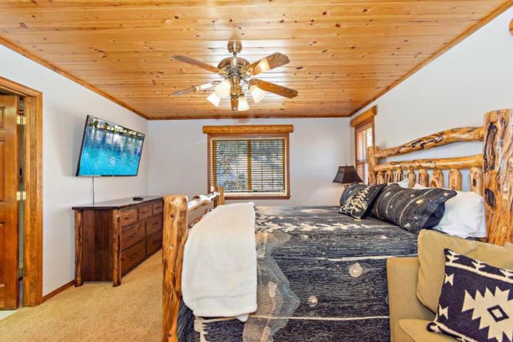 Custom Single Story Cabin With Jacuzzi Pool Table & Big Game Room With Arcade Games Big Bear Lake Exterior foto