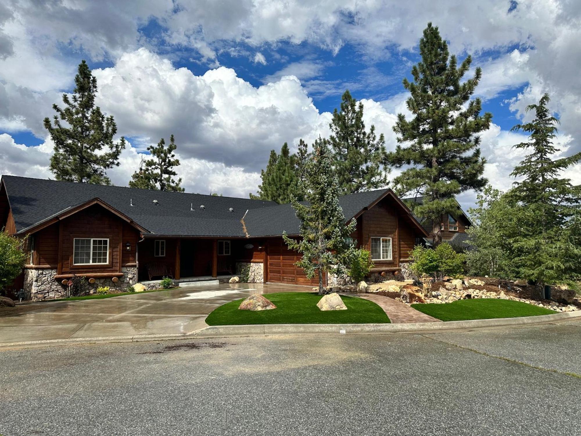 Custom Single Story Cabin With Jacuzzi Pool Table & Big Game Room With Arcade Games Big Bear Lake Exterior foto