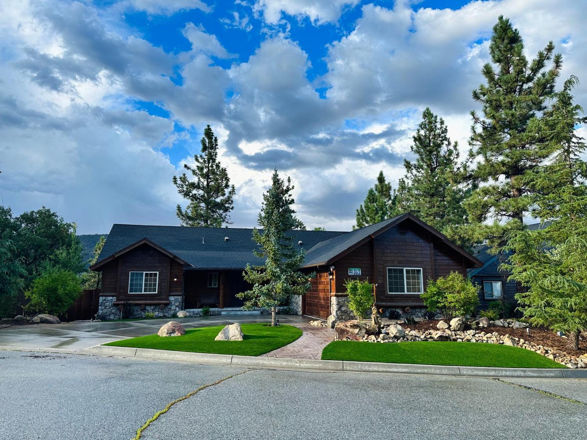 Custom Single Story Cabin With Jacuzzi Pool Table & Big Game Room With Arcade Games Big Bear Lake Exterior foto